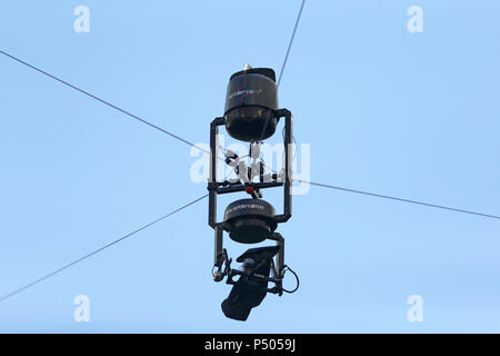 Flying TV-telecamera (SpiderCam) visto su Stade Velodrome stadium di Marsiglia Foto Stock