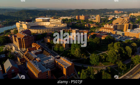 Tennessee University a Knoxville con admin edificio e Stadium Foto Stock