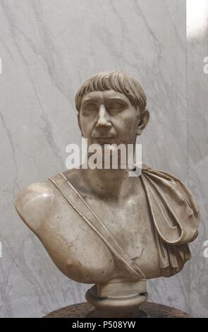 Traiano (53-117). Imperatore romano (98-117). Busto. Il marmo. 2 secolo. Musei Vaticani. Città del Vaticano. Foto Stock