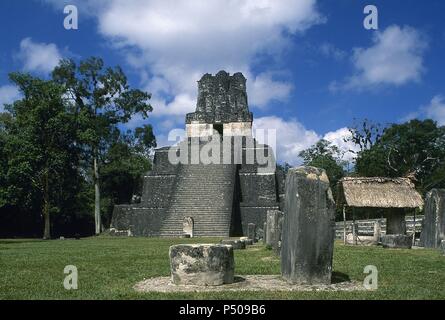 ARTE PRECOLOMBINO. MAYA. GUATEMALA. TIKAL. Vista del TEMPLO II en la plaza mayor. Petén. Foto Stock