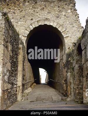 Pompei. Antica città romana. Porta Marina, formato da una massiccia galleria con 2 passaggi, uno per pedoni e uno per i carri. Campania, Italia. Foto Stock