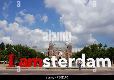 Holland. Amsterdam. Ho amsterdam scultura alla Piazza dei Musei. Foto Stock