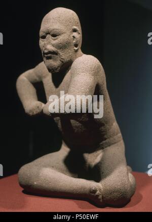 ARTE PRECOLOMBINO. CULTURA OLMECA. Messico. OLMECAS. Cultura desarrollada por los Pueblos mexicanos de Tabasco y parte meridional de Veracruz 'LUCHADOR OLMECA'. Estatua realizada en piedra. Museo de Antropología. Messico D. F. Foto Stock