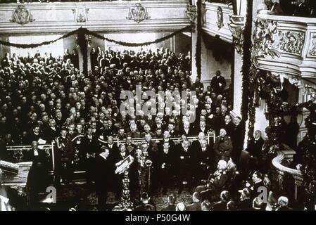 Costituzione del nuovo Reichstag (1933, 21 marzo). La chiesa Garrison di Potsdam. Il nuovo cancelliere Adolf Hitler dando un discorso. Germania. Foto Stock