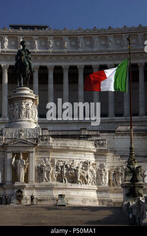 L'Italia. Roma. Monumento Nazionale a Vittorio Emanuele II (1820-1878). Re d'Italia. Progettato da Giuseppe Falconi a 1885. Piazza Venezia. Vista parziale. Foto Stock