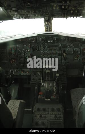 CABINA DI CONTROLLO de de ONU BOEING 737-201. Museo del Vuelo (Museo del Volo). Seattle. Estado de Washington. Estados Unidos. Foto Stock