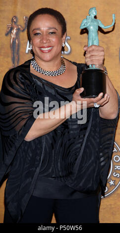 S. Epatha Merkerson dietro le quinte 12th Annual Screen Actors Guild Awards" presso lo Shrine Auditorium di Los Angeles, domenica 29 gennaio, 2006 - MerkersonS. Epatha 313.jpgMerkersonS. Epatha 313 evento nella vita di Hollywood - California, tappeto rosso Evento, STATI UNITI D'AMERICA, industria cinematografica, celebrità, fotografia, Bestof, arte cultura e intrattenimento, Topix celebrità moda, migliori della vita di Hollywood, evento nella vita di Hollywood - California, backstage trofeo, premi mostra, movie celebrità, personaggi televisivi, musica celebrità, Topix, Bestof, arte cultura e intrattenimento, fotografia, inqui Foto Stock