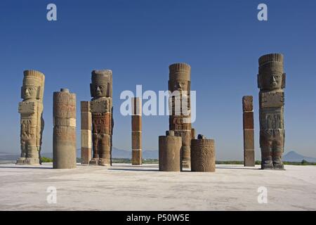 ARTE PRECOLOMBINO. TOLTECA. Messico. ZONA ARQUEOLOGICA DE TULA (TOLLAN-XICOCOTITLAN). Capitale di Antigua del Estado tolteca. Vista de los atlanti scolpiti DE TULA, situado en el TEMPLO DE TLAHUIZCALPANTECUHTLI (PIRAMIDE B), que REPRESENTAN UN GUERREROS TOLTECAS. TULA. Estado Hidalgo. Foto Stock