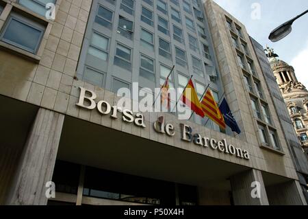 BORSA (BOLSA) DE BARCELONA. Esterno del edificio, situado en el Passeig de Gràcia (Paseo de Gracia). Barcellona. Cataluña. Foto Stock