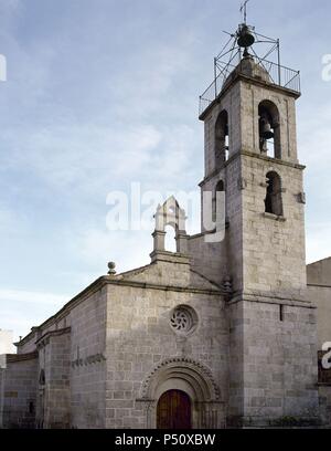 Chiesa di Santa Marina con la sua originale facciata romanica. Xii secolo. A Xinzo de Limia. La Galizia. Spagna. Foto Stock