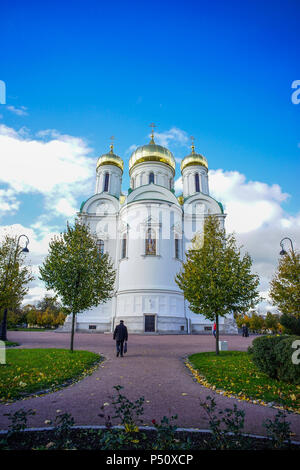 Cattedrale di Santa Caterina a Pushkin Town a San Pietroburgo. Santa Caterina è la più antica chiesa cattolica in Russia. Foto Stock