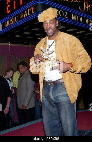 Busta Rhymes arrivando al 2002 MTV Video Music Awards al Radio City Music Hall di New York. Agosto 29, 2002. - RhymesBusta01B.jpgRhymesBusta01B evento nella vita di Hollywood - California, tappeto rosso Evento, STATI UNITI D'AMERICA, industria cinematografica, celebrità, fotografia, Bestof, arte cultura e intrattenimento, Topix celebrità moda, migliori della vita di Hollywood, evento nella vita di Hollywood - California, backstage trofeo, premi mostra, movie celebrità, personaggi televisivi, musica celebrità, Topix, Bestof, arte cultura e intrattenimento, fotografia, inchiesta tsuni@Gamma-USA.com , Tsuni Credito / U Foto Stock