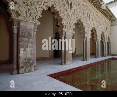 Castillo de la Aljafería Palace, costruito nel XI secolo sotto il re Aben-Alfage. Cortili Santa Elisabetta. Dettaglio. Saragozza. Aragona. Spagna. Foto Stock