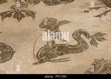 Mosaico romano. Nettuno a cavallo di un carro. Dettaglio. Le Terme di Nettuno. Ostia Antica. L'Italia. Foto Stock