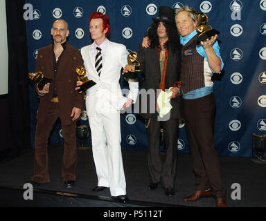 Velvet Revolver dietro le quinte 47th Annual Grammy Awards a pinzare Centerin Los Angeles. Febbraio 13, 2005. - VelvetRevolver200.jpgVelvetRevolver200 evento nella vita di Hollywood - California, tappeto rosso Evento, STATI UNITI D'AMERICA, industria cinematografica, celebrità, fotografia, Bestof, arte cultura e intrattenimento, Topix celebrità moda, migliori della vita di Hollywood, evento nella vita di Hollywood - California, backstage trofeo, premi mostra, movie celebrità, personaggi televisivi, musica celebrità, Topix, Bestof, arte cultura e intrattenimento, fotografia, inchiesta tsuni@Gamma-USA.com , Tsuni credito Foto Stock