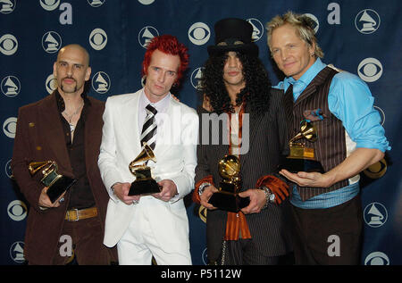 Velvet Revolver dietro le quinte 47th Annual Grammy Awards a pinzare Centerin Los Angeles. Febbraio 13, 2005. - VelvetRevolver201.jpgVelvetRevolver201 evento nella vita di Hollywood - California, tappeto rosso Evento, STATI UNITI D'AMERICA, industria cinematografica, celebrità, fotografia, Bestof, arte cultura e intrattenimento, Topix celebrità moda, migliori della vita di Hollywood, evento nella vita di Hollywood - California, backstage trofeo, premi mostra, movie celebrità, personaggi televisivi, musica celebrità, Topix, Bestof, arte cultura e intrattenimento, fotografia, inchiesta tsuni@Gamma-USA.com , Tsuni credito Foto Stock