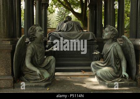 Pietro Luigi Ravene (1793-1861). Industriale tedesco. Tomba di Ravene di Friedrich August Stuler (1800-1865) nell'Dorotheenstadt Friedhof cimitero. Berlino. Germania. Foto Stock