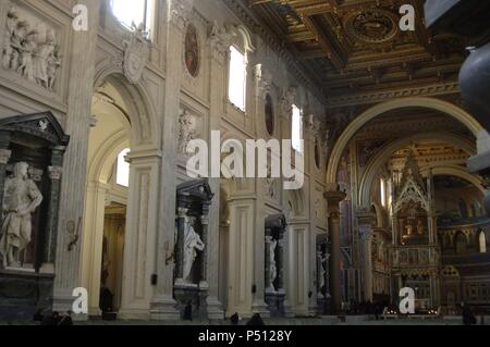 Italia, Roma. Arcibasilica di San Giovanni in Laterano. Barocca e neoclassica. Interno. Foto Stock