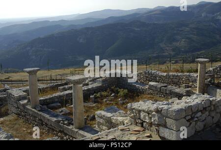 Inizio arte cristiana. Byllis sito archeologico. Rovine della Cattedrale, costruita nel IV secolo a.C. Nel quinto secolo furono aggiunti l'atrio e una galleria di immagini. Repubblica di Albania. Foto Stock