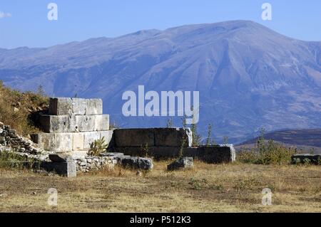 Arte Greca. Repubblica di Albania. Illiriche di Città del teatro. Terzo secolo A.C. Rimaneggiata durante la dominazione romana. VjosI^ Valley. BYLLIS rovine. Foto Stock