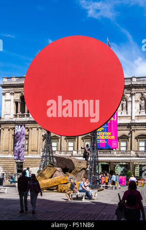 'Symphony per una figlia amata' monumentale scultura di Anish Kapoor RA, la Royal Academy of Arts Mostre estive 2018, Burlington House di Londra Foto Stock