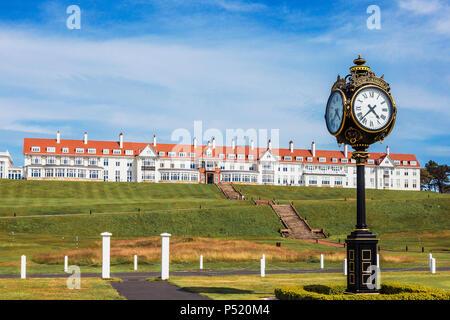 Orologio ornato al di fuori della Trump Turnberry hotel a Turnberry, Ayrshire, in Scozia Foto Stock