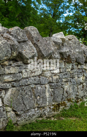 Autentica recinzione in pietra nel Giura Alpi in Svizzera - 1 Foto Stock