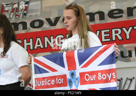 Londra, Inghilterra. Il 23 giugno 2018. Il calcio democratico Lads Alliance e Football Lads Alliance (DFLA e FLA) terrà un rally a sostegno di Brexit su Foto Stock