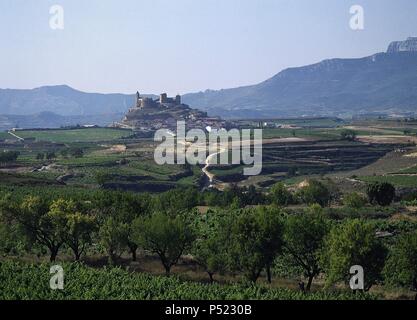 LA RIOJA. SAN VICENTE DE LA SONSIERRA. Panorámica de la población y en primer término, los campos de Cultivo de los alrededores. Comarca de La Rioja Alta. España. Foto Stock