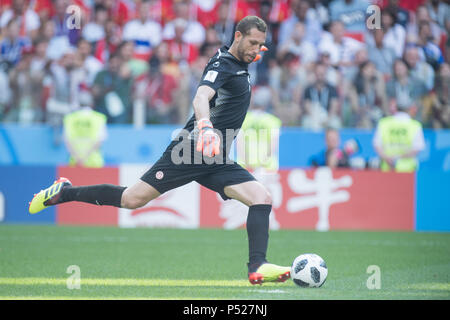 Mosca, Russia. Il 23 giugno, 2018. goalie Farouk Ben Mustapha (doppia) con sfera di azione singola con sfera, azione a figura intera, Belgio (BEL) - Tunisia (TUN) 5: 2, turno preliminare, gruppo G, gioco 29, su 23.06.2018 a Mosca; Coppa del Mondo di Calcio 2018 in Russia dal 14.06. - 15.07.2018. | Utilizzo di credito in tutto il mondo: dpa/Alamy Live News Foto Stock