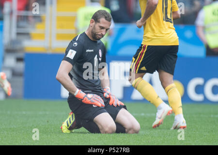 Mosca, Russia. Il 23 giugno, 2018. Il portiere Farouk Ben Mustapha (TUN) si inginocchia sul passo e chiude gli occhi dopo il traguardo 4-0 per il Belgio, frustrato, frustrato tardo-rateed, deluso, flagellato, decapitazione, delusione, triste, figura intera, le espressioni del viso, Belgio (BEL) - Tunisia (TUN) 5: 2, turno preliminare, gruppo G, corrispondono 29, su 23.06.2018 a Mosca; Coppa del Mondo di Calcio 2018 in Russia dal 14.06. - 15.07.2018. | Utilizzo di credito in tutto il mondo: dpa/Alamy Live News Foto Stock