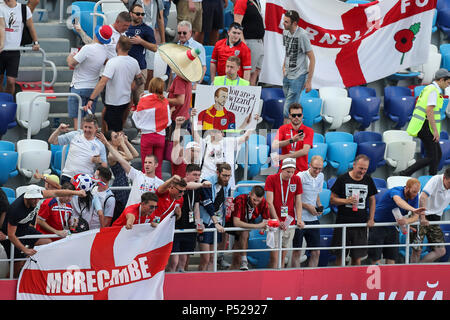 Nizhny Novgorod, Russia. Il 24 giugno 2018. Tifosi inglesi durante il 2018 Coppa del Mondo FIFA Gruppo G match tra Inghilterra e Panama a Nizhny Novgorod Stadium il 24 giugno 2018 a Nizhny Novgorod, Russia. (Foto di Daniel Chesterton/phcimages.com) Credit: Immagini di PHC/Alamy Live News Foto Stock