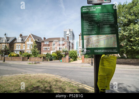 Ealing, West London, Regno Unito. Il 24 giugno 2018. Vanga Lane zona sicura. Il Regno Unito il primo spazio pubblico ordine di protezione (PSPO) zona sicura al di fuori del Marie Stopes health clinic come votato da Ealing Consiglio membri del gabinetto del 10 aprile. Il PSPO è stato introdotto per evitare che il targeting e molestie nei confronti delle donne di accedere alla clinica da pro-vita cristiani e altri anti-aborto gruppi di protesta. Credito: Guy Corbishley/Alamy Live News Foto Stock