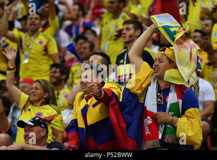 Kazan, Russia. Il 24 giugno 2018. I fan della Colombia celebrare la rigatura del loro team durante il 2018 Coppa del Mondo FIFA Group H match tra la Polonia e la Colombia a Kazan, Russia, Giugno 24, 2018. Credito: Lui Siu Wai/Xinhua/Alamy Live News Foto Stock