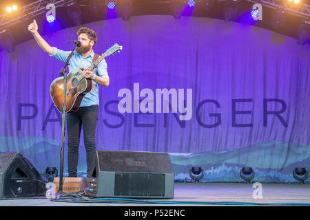 Tunbridge Wells, Regno Unito. Il 24 giugno 2018 l'inglese il cantautore Michael David Rosenberg eseguendo come passeggero al cervo nero Festival, Eridge Park, Kent REGNO UNITO..© Jason Richardson / Alamy Live News Foto Stock