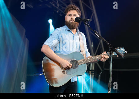 Tunbridge Wells, Regno Unito. Il 24 giugno 2018 l'inglese il cantautore Michael David Rosenberg eseguendo come passeggero al cervo nero Festival, Eridge Park, Kent REGNO UNITO..© Jason Richardson / Alamy Live News Foto Stock