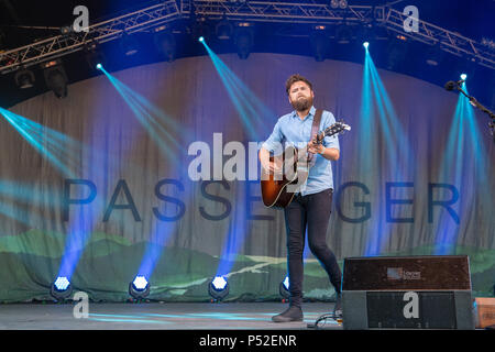 Tunbridge Wells, Regno Unito. Il 24 giugno 2018 l'inglese il cantautore Michael David Rosenberg eseguendo come passeggero al cervo nero Festival, Eridge Park, Kent REGNO UNITO..© Jason Richardson / Alamy Live News Foto Stock