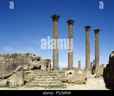 ARTE ROMANO. PROXIMO ORIENTE. BOSRA. Vista generale de cuatro columnas de la Antigua fuente o ninfeo, construida en el S. II. SIRIA. Foto Stock