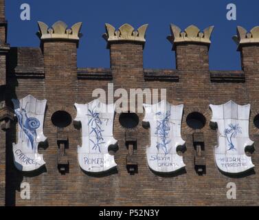 Spagna. Barcellona. Museo di Storia Naturale a tre draghi edificio del castello. Costruito da Lluis Domenech Montaner per l'Esposizione Universale del 1888. Facciata. Dettaglio. Foto Stock