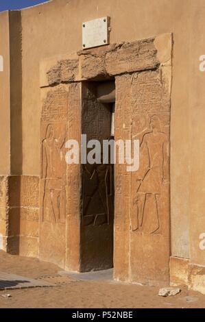 Mastaba di Mereruka. Sacerdote del faraone Teti. Sesta dinastia. Antico Regno. Gateway. Saqqara. L'Egitto. Foto Stock