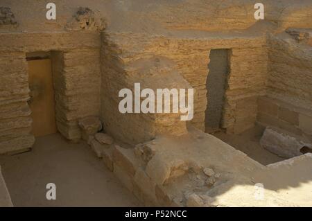 Mastaba di Irukaptah. V dinastia. Antico Regno. Gateway. Saqqara. L'Egitto. Foto Stock