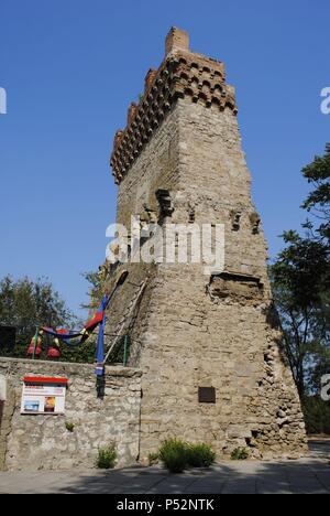 L'Ucraina. Repubblica autonoma di Crimea. Teodosia. Fortezza genovese. Saint Konstantin Torre. Il XIV secolo. Restaurata in seguito. Foto Stock