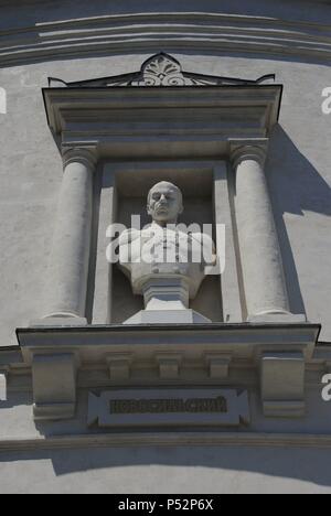 L'Ucraina. Sebastopoli. Il Museo di eroica difesa e la liberazione di Sebastopoli. Busto di Ammiraglio di F.M. Novosilskiy al di fuori del museo. La penisola di Crimea. Foto Stock