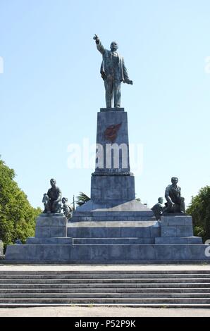 Vladimir Ilyich Lenin (1870-1924). Russo rivoluzionario marxista e comunista. Monumento costruito di Pavel Bondarenko nel 1957 per il quarantesimo anniversario del grande ottobre rivoluzione socialista. Sebastopoli. L'Ucraina. Foto Stock