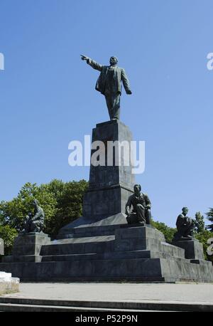 Vladimir Ilyich Lenin (1870-1924). Russo rivoluzionario marxista e comunista. Monumento costruito di Pavel Bondarenko nel 1957 per il quarantesimo anniversario del grande ottobre rivoluzione socialista. Sebastopoli. L'Ucraina. Foto Stock