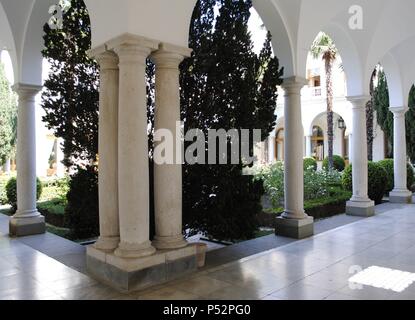 L'Ucraina. Repubblica autonoma di Crimea. Livadia Palace. Xx secolo. Ritiro estivo del Tsar Nicholas II costruito in stile neorinascimentale da Nikolai Krasnov. Qui si è tenuta la conferenza di Yalta a 1945. Cortile italiano galleria. Foto Stock