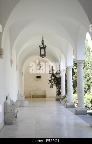 L'Ucraina. Repubblica autonoma di Crimea. Livadia Palace. Xx secolo. Ritiro estivo del Tsar Nicholas II costruito in stile neorinascimentale da Nikolai Krasnov. Qui si è tenuta la conferenza di Yalta a 1945. Cortile italiano galleria. Foto Stock