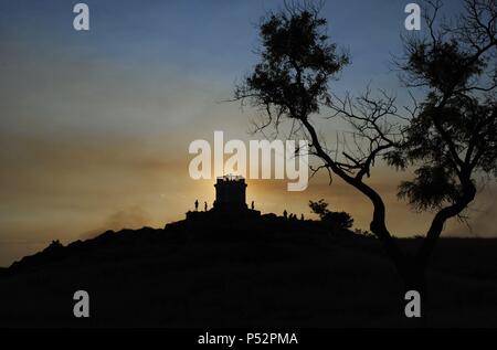 L'Ucraina. La Crimea. Kerch. Punto di vista sul Monte Mithridate. Il tramonto. Foto Stock