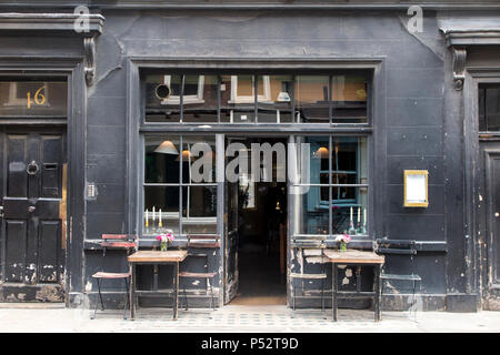 Andrew Edmunds Stampe e Disegni e ristorante nel cuore di Soho, Londra Foto Stock