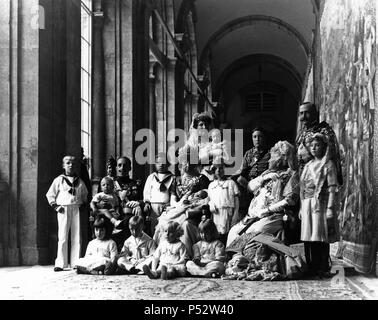 BAUTIZO DEL INFANTE GONZALO HIJO DE ALFONSO XIII Y Victoria Eugenia el 29 de octubre de 1914 en la Capilla del Palacio Real de Madrid. Posizione: Palacio Real-interno, MADRID, Spagna. Foto Stock